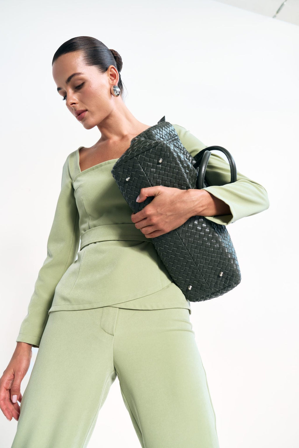 Elegantný oblek s opaskom, olivový KA.EL