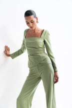 Elegantný oblek s opaskom, olivový KA.EL