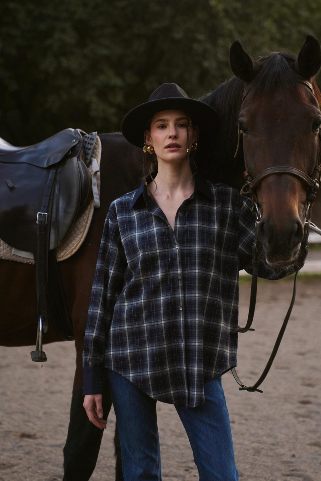 Modrá košeľa s prvkami elegancie od SIXIEME