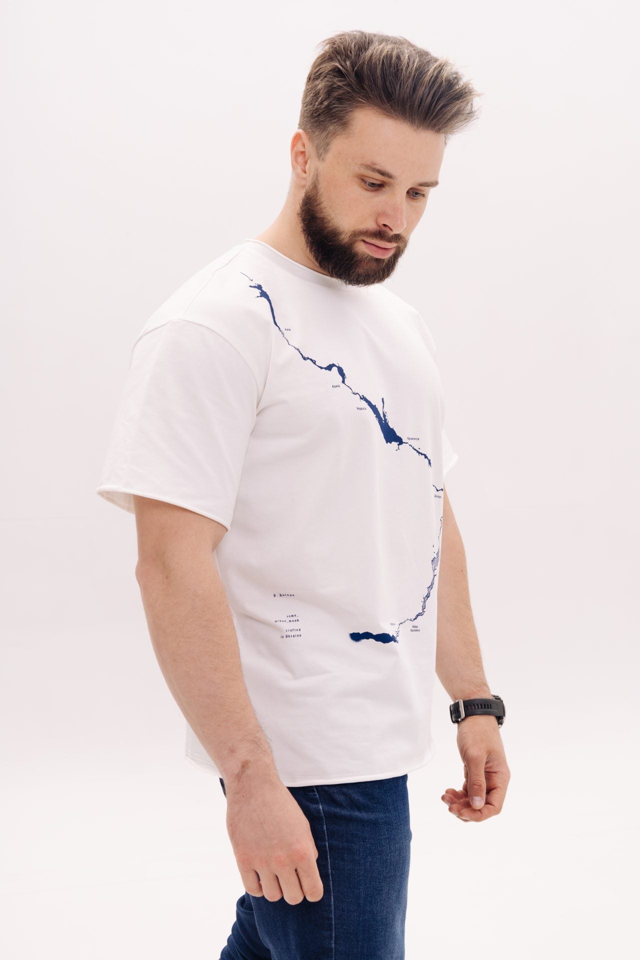 Футболка принт «Річка  Дніпро з назвами міст України» від бренду SomeUrbanMonk