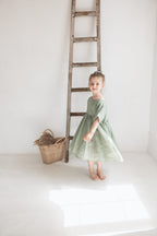 Дитяча сукня Емма з легкої кропиви, колір шалфейний