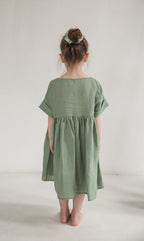 Дитяча сукня Емма з легкої кропиви, колір шалфейний