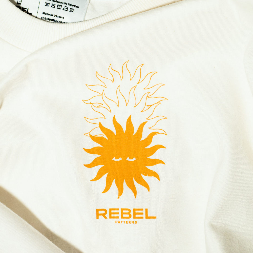 Unisex tričko s nápisom Rising Sun od REBELpatterns