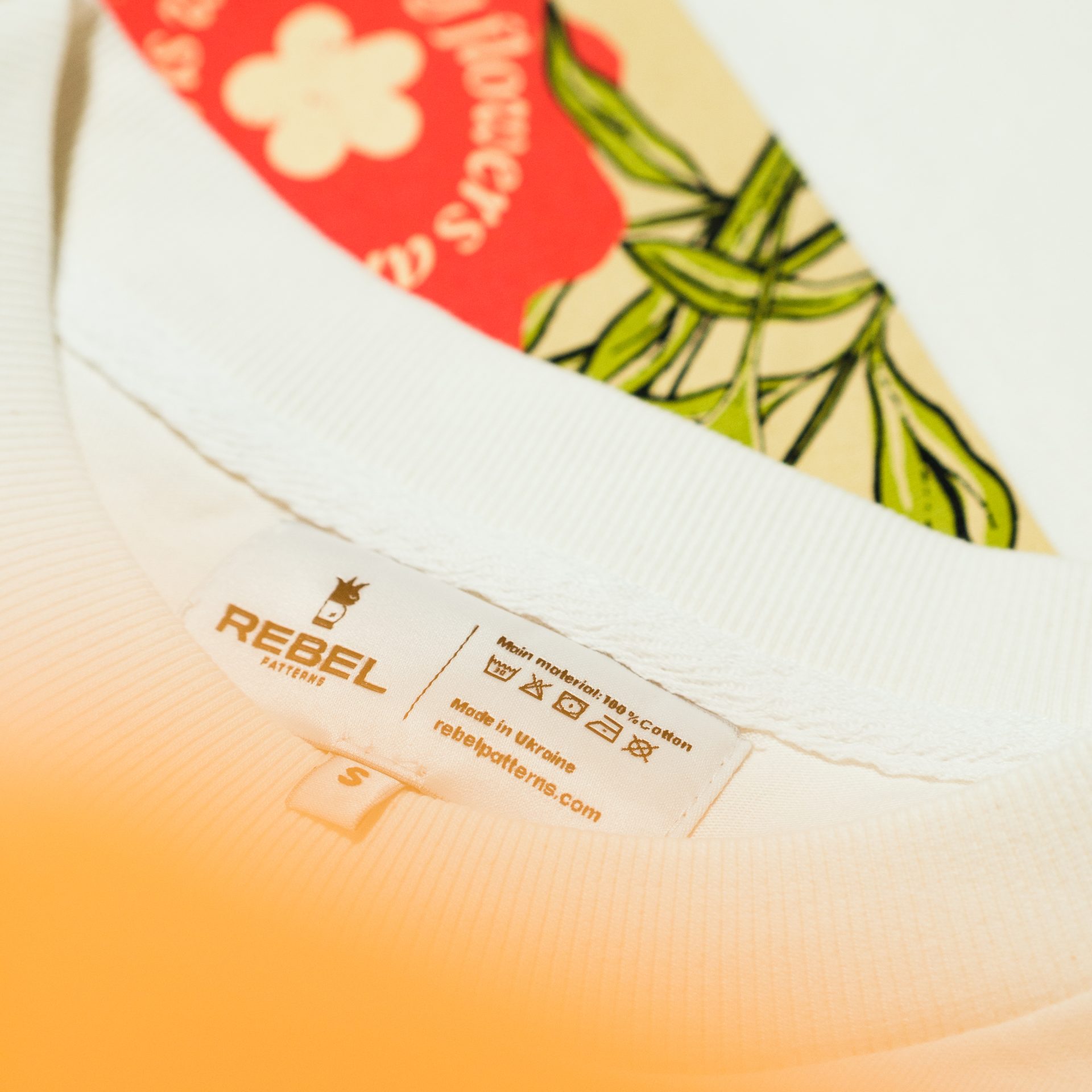 Unisex tričko Marigolds od REBELpatterns