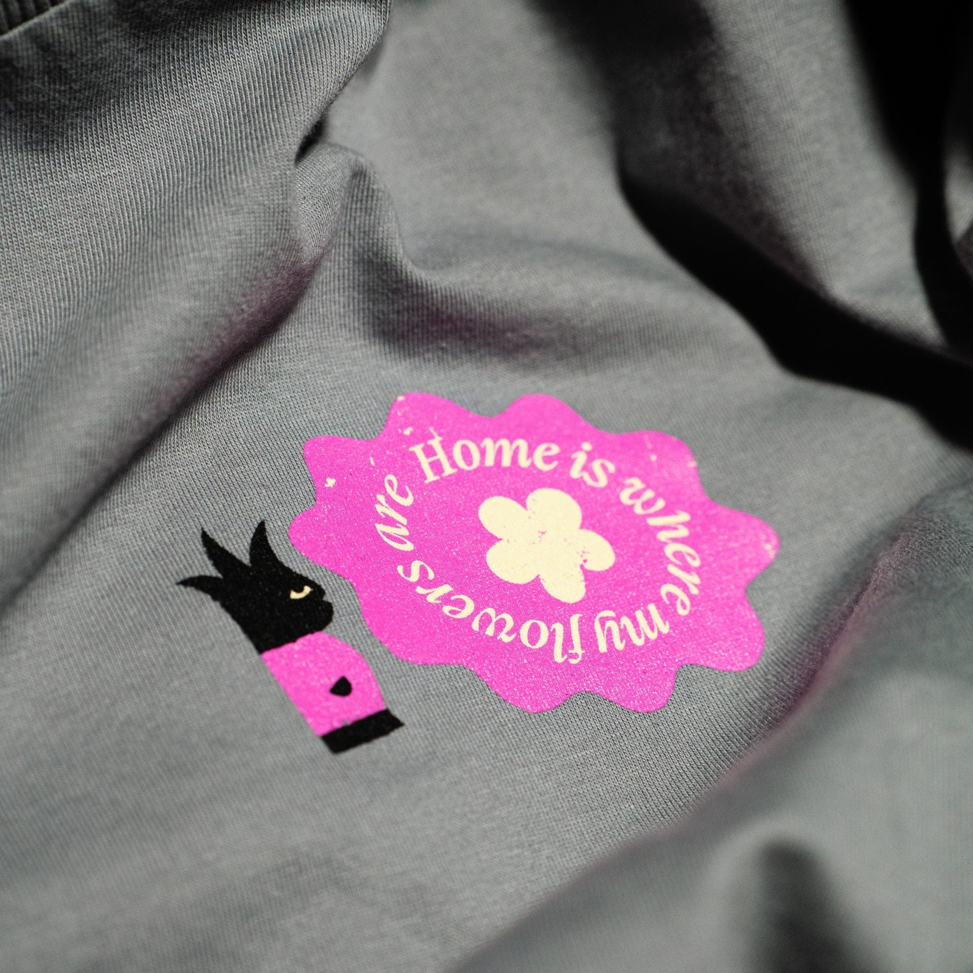 Футболка Blooming Home Pink унісекс від REBELpatterns