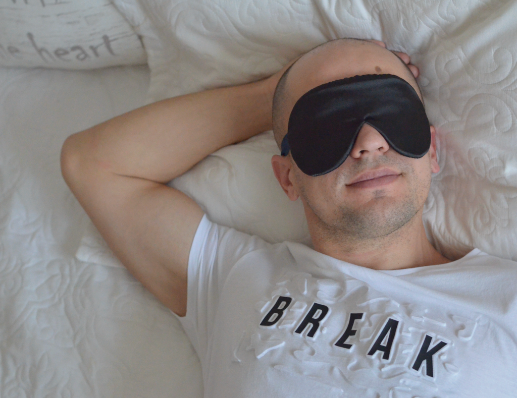 Шовкова маска для сну "Класична" (щільність 30 момі)