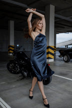 Hodvábne midi šaty od FAYNA