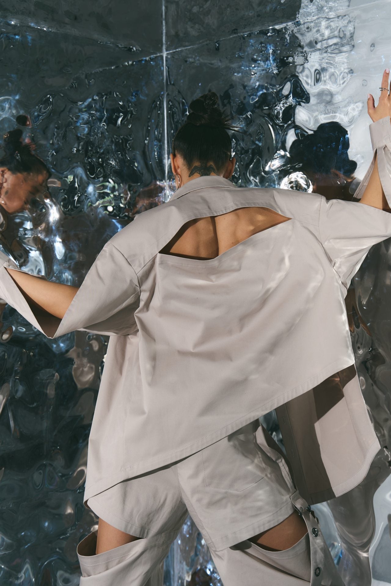 Сорочка з відкрититими розрізами на рукавах в 3 кольорах BRU