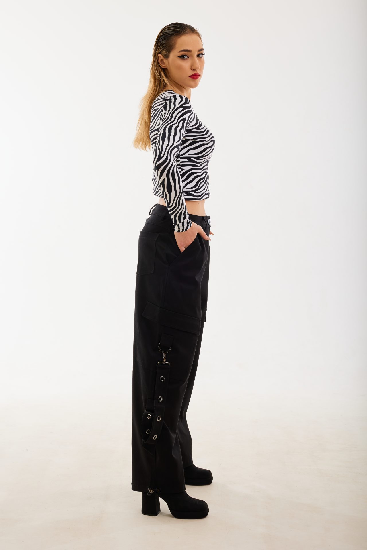 Карго чорні BRU