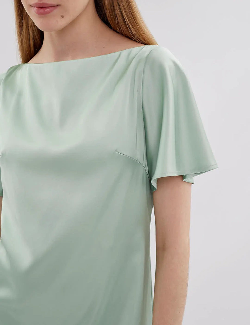 Hodvábne mini šaty Gitta s volánikovými rukávmi od FAYNA