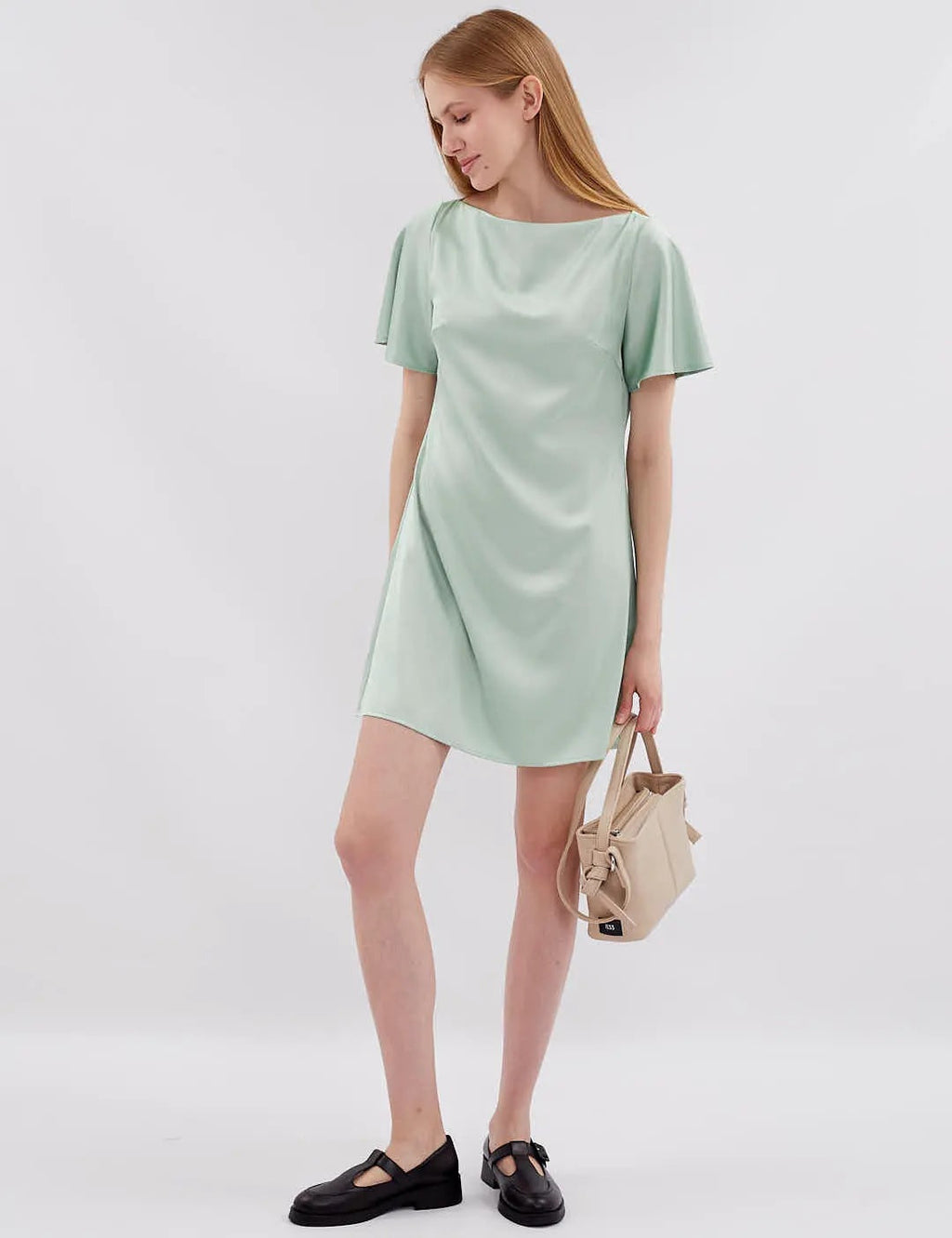 Hodvábne mini šaty Gitta s volánikovými rukávmi od FAYNA