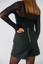 Krátka čierna sukňa Pamela od FEEL AND FLY