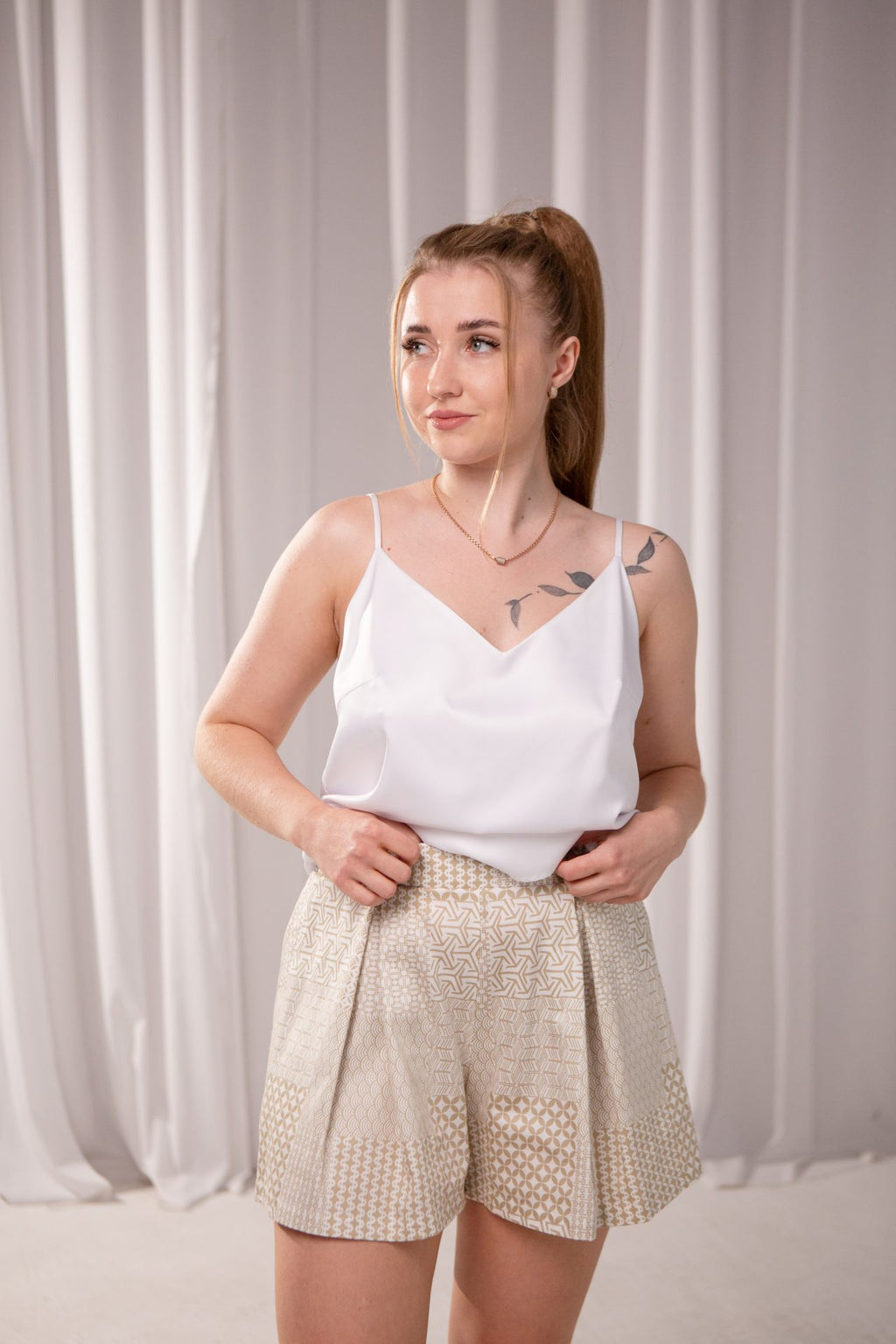 Klasický hodvábny top od FAYNA