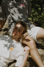 Unisex tričko s nápisom Rising Sun od REBELpatterns